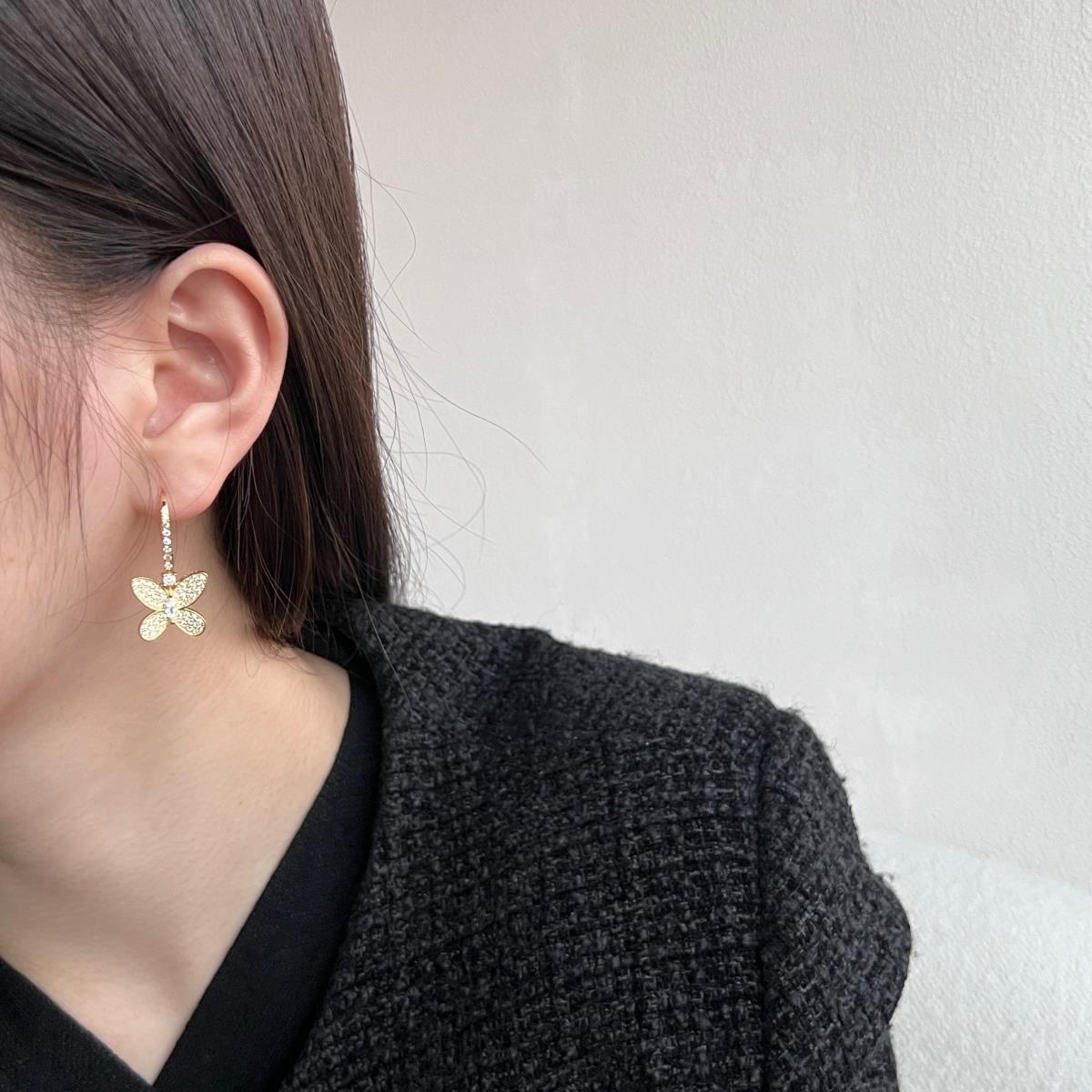 Elegant 925 Silver Gold Plated Earrings with Intricate Design and Cubic Zirconia - Image 2