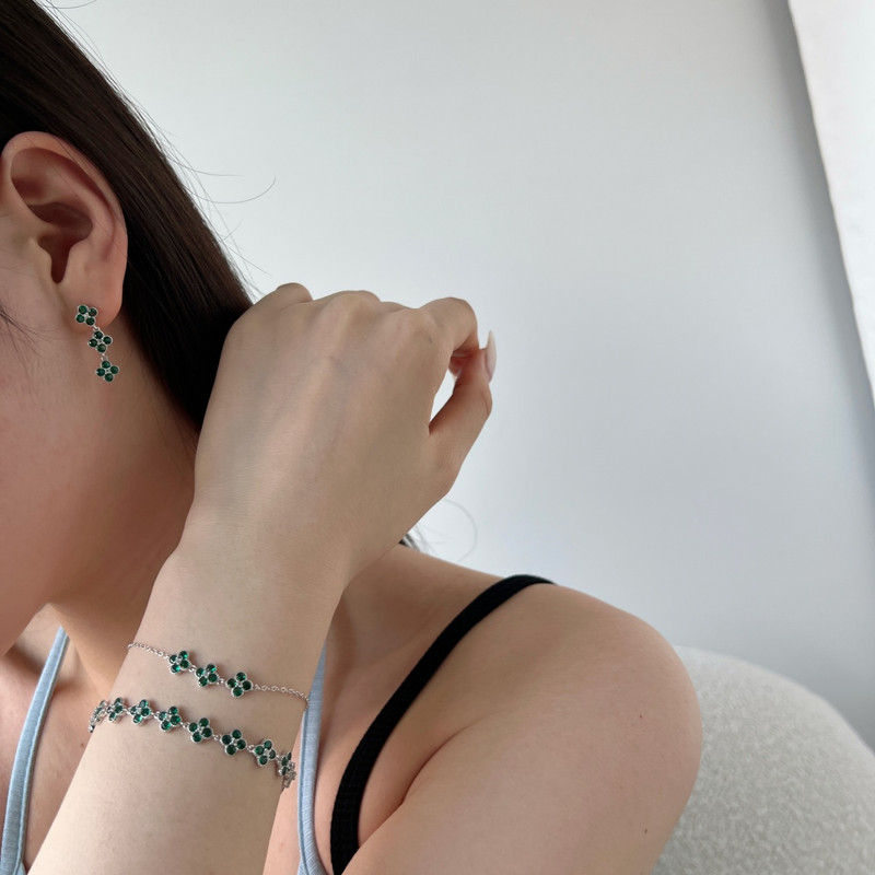 Elegant 5A Zircon Clover Earrings & Bracelet Set – Round Green Stone Jewelry for Women - Image 2