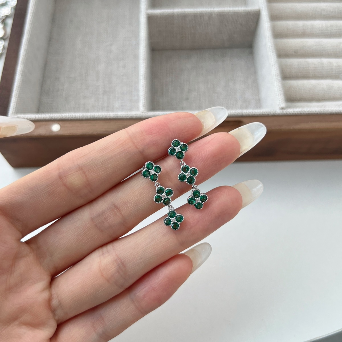 Elegant 5A Zircon Clover Earrings & Bracelet Set – Round Green Stone Jewelry for Women - Image 3